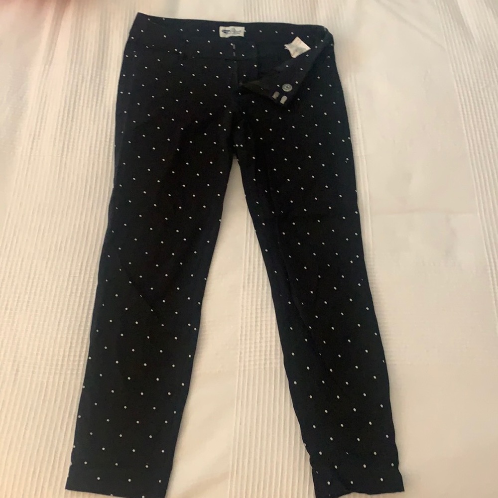 Old navy pixie black with white polka dot cropped pants.
